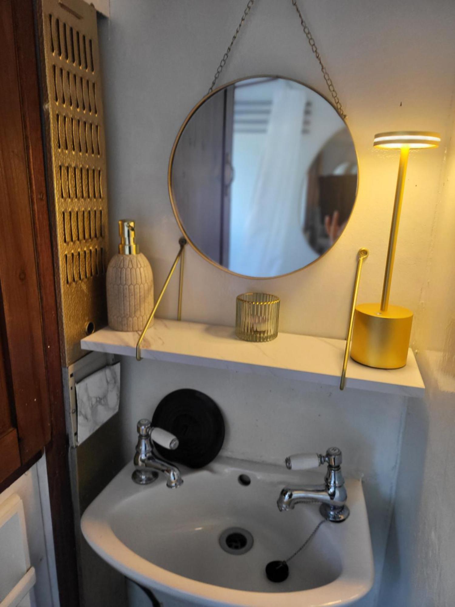 Comfy Canal Boat In Little Venice For Family & Friends Hotel London Exterior photo